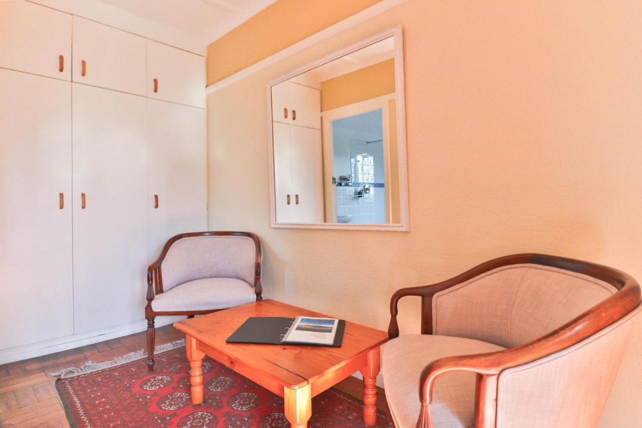Knightsbury Guest House เคปทาวน์ ภายนอก รูปภาพ