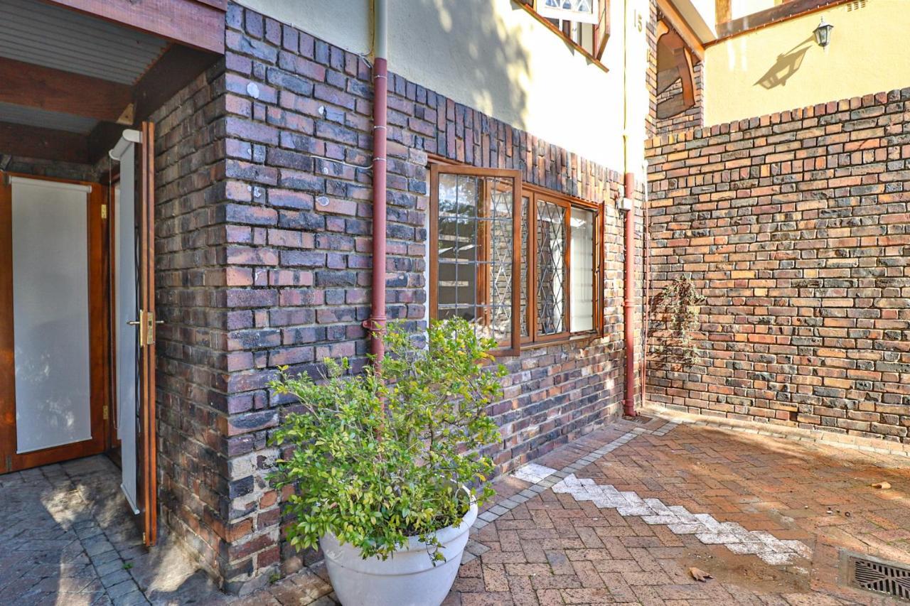 Knightsbury Guest House เคปทาวน์ ภายนอก รูปภาพ