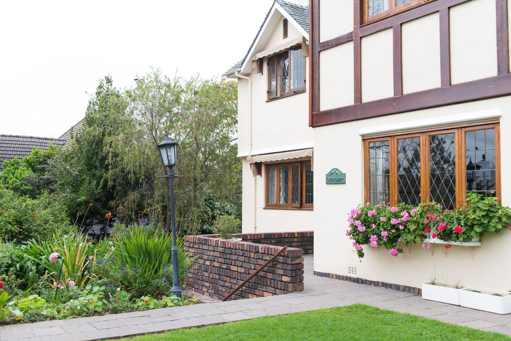 Knightsbury Guest House เคปทาวน์ ภายนอก รูปภาพ