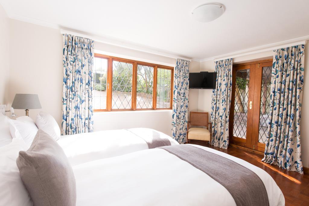 Knightsbury Guest House เคปทาวน์ ภายนอก รูปภาพ