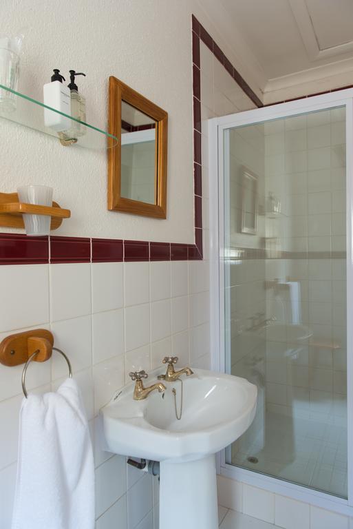Knightsbury Guest House เคปทาวน์ ภายนอก รูปภาพ