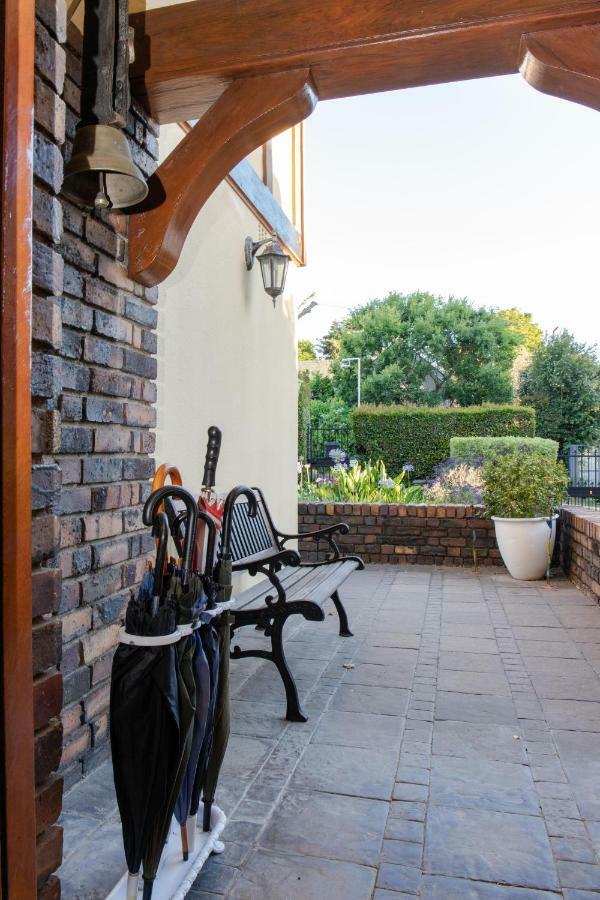 Knightsbury Guest House เคปทาวน์ ภายนอก รูปภาพ